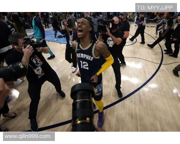 雄鹿与步行者激战正酣比分胶着引发球迷热议